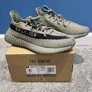 YEEZY BOOST 350 V2